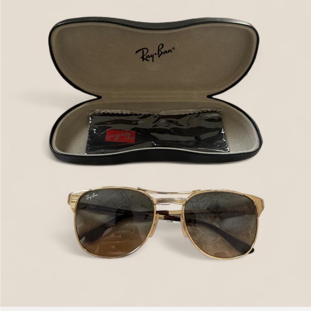 Ray-Ban Classic Signet Gold Sunglasses with Case